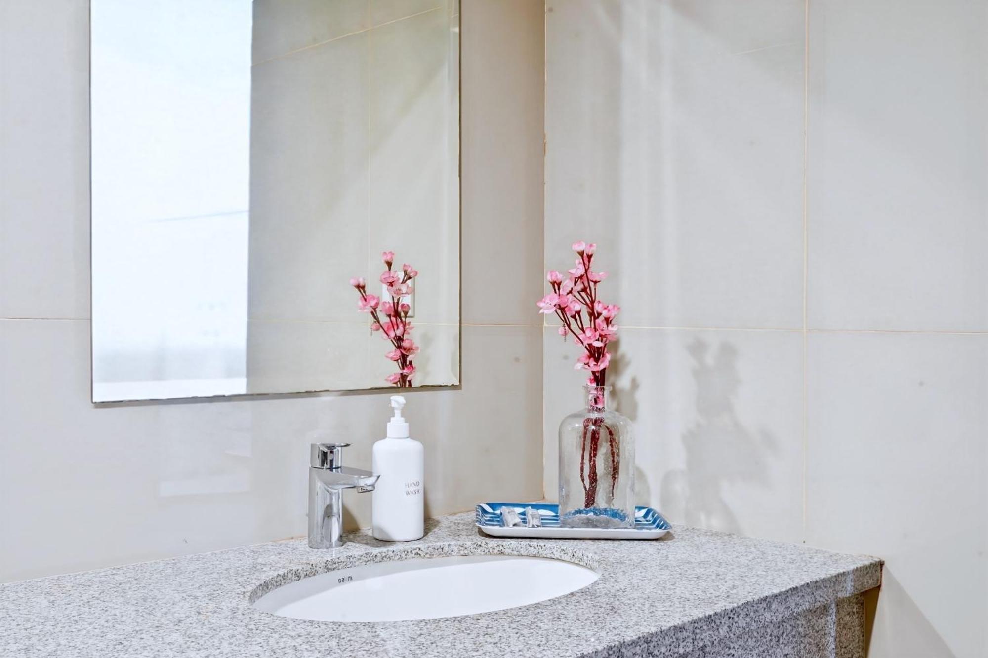 2Br Lucky Tower Residence Jakarta Old Town Top Floor Condo Екстер'єр фото